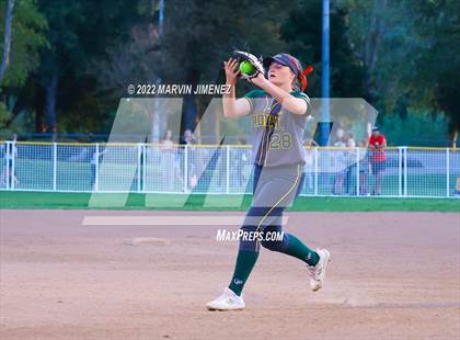Thumbnail 1 in Royal vs. Simi High photogallery.