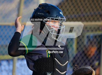 Thumbnail 2 in Royal vs. Simi High photogallery.