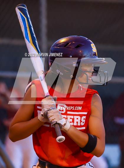 Thumbnail 2 in Royal vs. Simi High photogallery.
