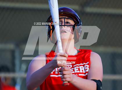 Thumbnail 3 in Royal vs. Simi High photogallery.