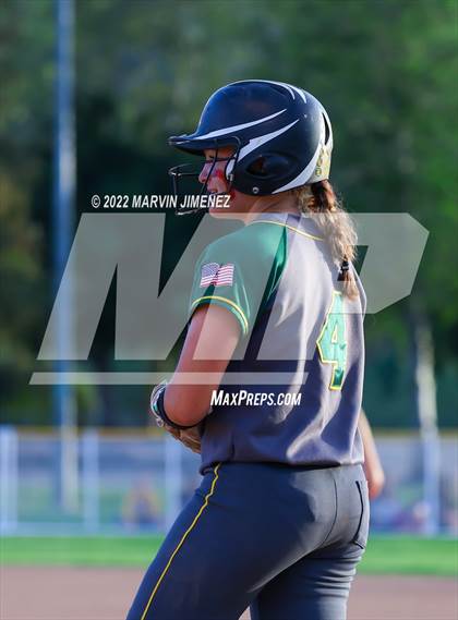 Thumbnail 1 in Royal vs. Simi High photogallery.