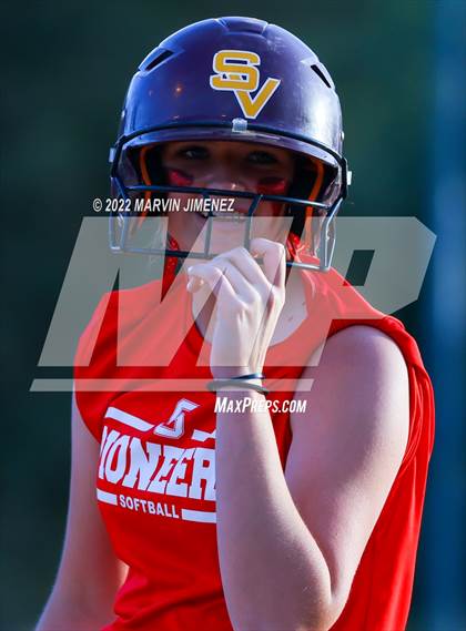 Thumbnail 1 in Royal vs. Simi High photogallery.