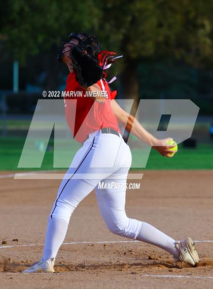 Thumbnail 2 in Royal vs. Simi High photogallery.