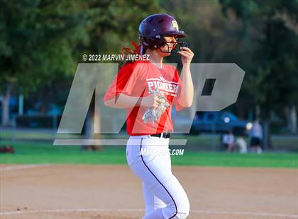 Thumbnail 3 in Royal vs. Simi High photogallery.