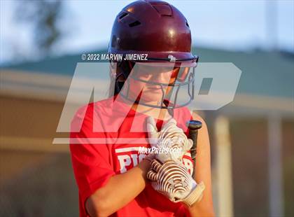 Thumbnail 1 in Royal vs. Simi High photogallery.