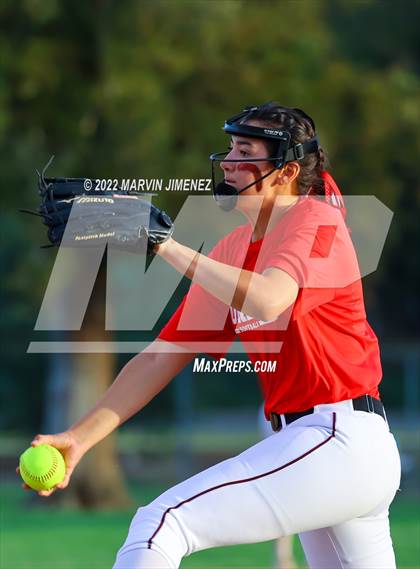 Thumbnail 3 in Royal vs. Simi High photogallery.