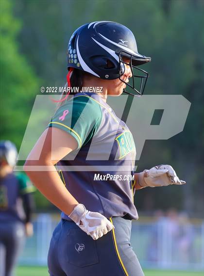 Thumbnail 1 in Royal vs. Simi High photogallery.