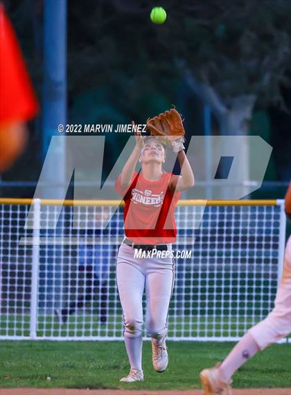 Thumbnail 2 in Royal vs. Simi High photogallery.