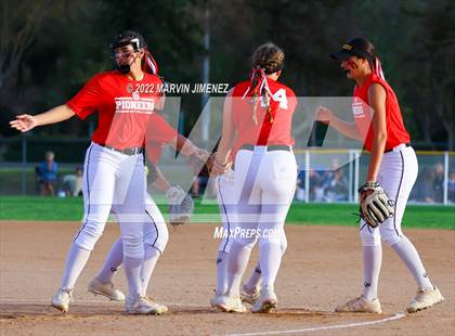 Thumbnail 3 in Royal vs. Simi High photogallery.