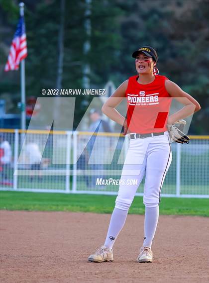 Thumbnail 2 in Royal vs. Simi High photogallery.