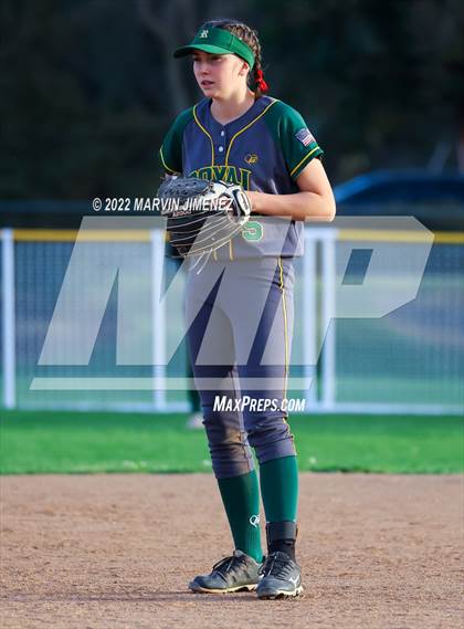 Thumbnail 1 in Royal vs. Simi High photogallery.