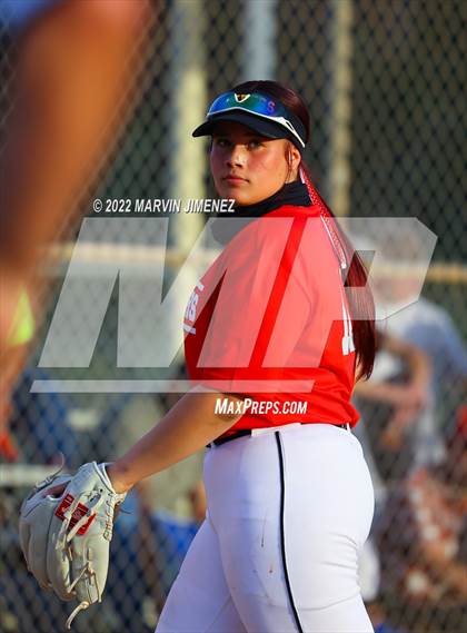 Thumbnail 2 in Royal vs. Simi High photogallery.