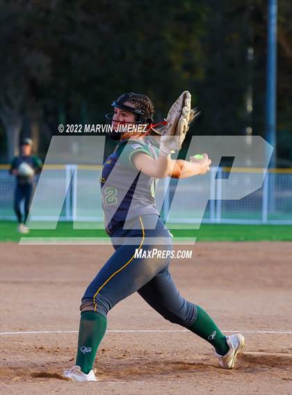 Thumbnail 2 in Royal vs. Simi High photogallery.