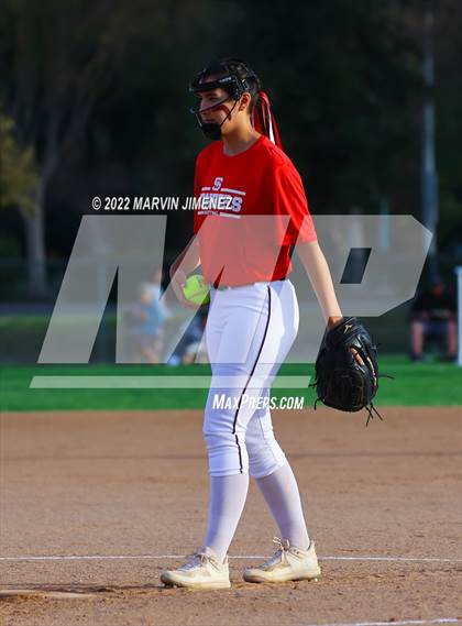 Thumbnail 1 in Royal vs. Simi High photogallery.