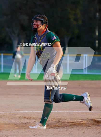 Thumbnail 1 in Royal vs. Simi High photogallery.