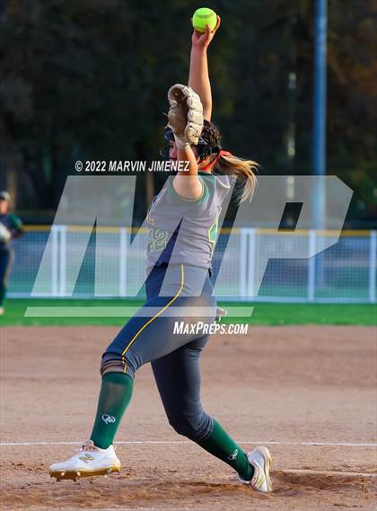 Thumbnail 1 in Royal vs. Simi High photogallery.
