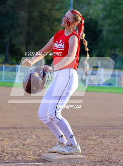 Thumbnail 3 in Royal vs. Simi High photogallery.