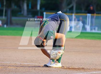 Thumbnail 2 in Royal vs. Simi High photogallery.
