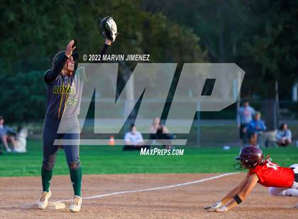 Thumbnail 1 in Royal vs. Simi High photogallery.