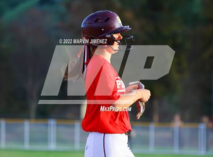 Thumbnail 1 in Royal vs. Simi High photogallery.