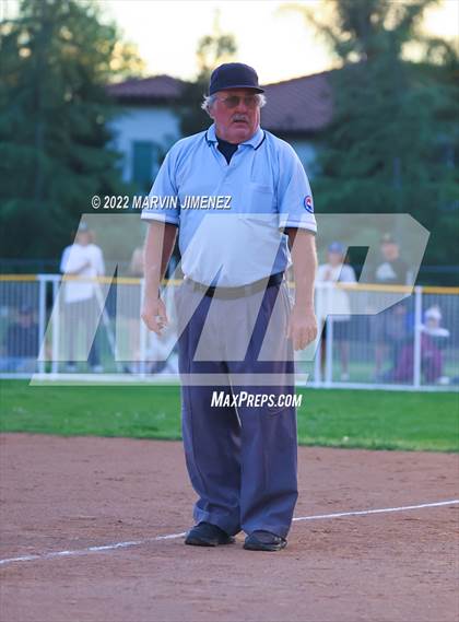 Thumbnail 1 in Royal vs. Simi High photogallery.