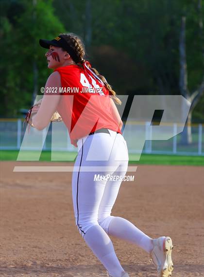 Thumbnail 3 in Royal vs. Simi High photogallery.
