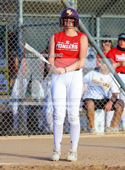 Thumbnail 2 in Royal vs. Simi High photogallery.