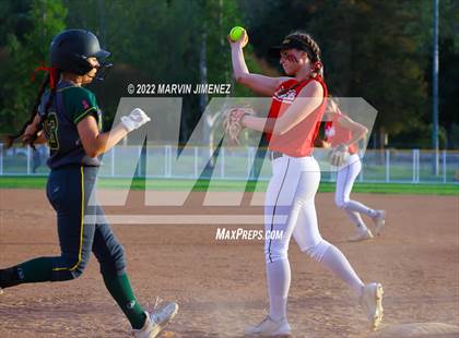 Thumbnail 2 in Royal vs. Simi High photogallery.