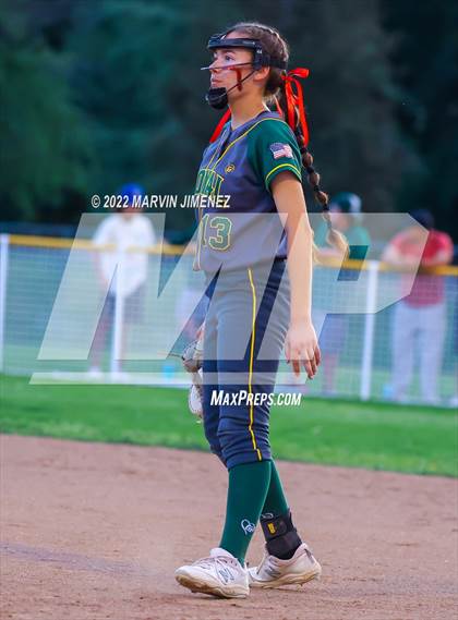 Thumbnail 2 in Royal vs. Simi High photogallery.