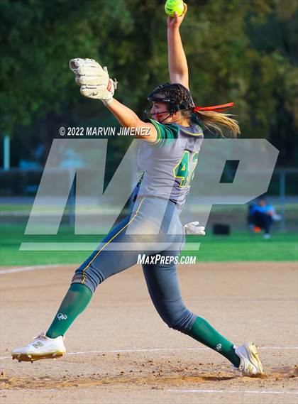 Thumbnail 3 in Royal vs. Simi High photogallery.