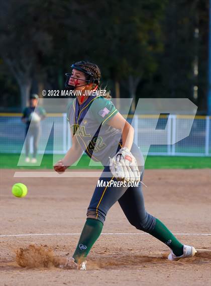 Thumbnail 3 in Royal vs. Simi High photogallery.