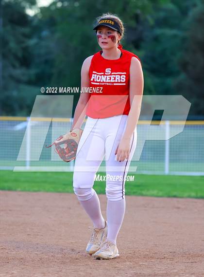 Thumbnail 1 in Royal vs. Simi High photogallery.