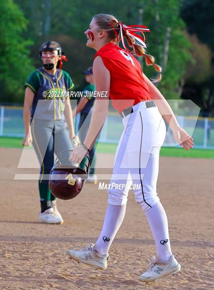 Thumbnail 2 in Royal vs. Simi High photogallery.