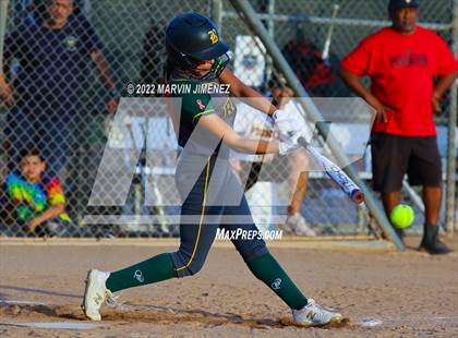 Thumbnail 3 in Royal vs. Simi High photogallery.