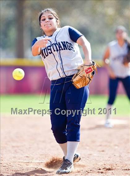 Thumbnail 3 in Columbia vs Lamar Consolidated (First Capitol Classic) photogallery.