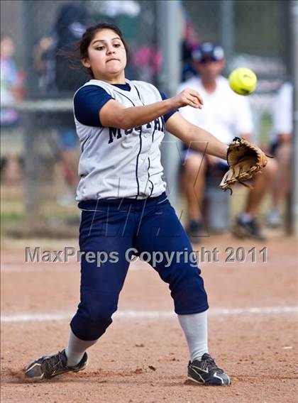 Thumbnail 2 in Columbia vs Lamar Consolidated (First Capitol Classic) photogallery.
