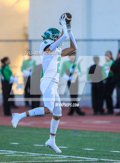 Thumbnail 3 in Eagle Rock vs Monrovia photogallery.