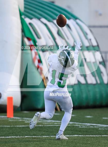 Thumbnail 3 in Eagle Rock vs Monrovia photogallery.
