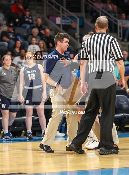 Thumbnail 1 in Lee's Summit West vs. Blue Springs (MSHSAA Class 5 Sectional) photogallery.