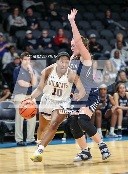 Thumbnail 2 in Lee's Summit West vs. Blue Springs (MSHSAA Class 5 Sectional) photogallery.