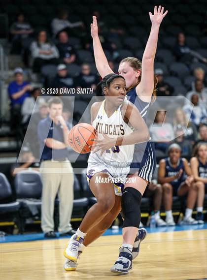 Thumbnail 1 in Lee's Summit West vs. Blue Springs (MSHSAA Class 5 Sectional) photogallery.