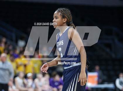 Thumbnail 1 in Lee's Summit West vs. Blue Springs (MSHSAA Class 5 Sectional) photogallery.