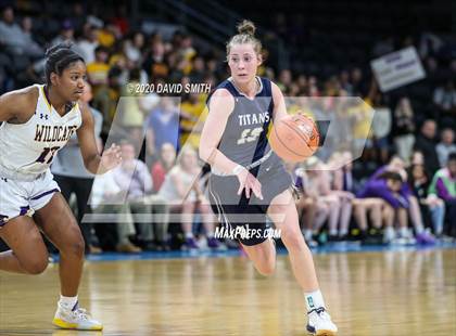 Thumbnail 3 in Lee's Summit West vs. Blue Springs (MSHSAA Class 5 Sectional) photogallery.