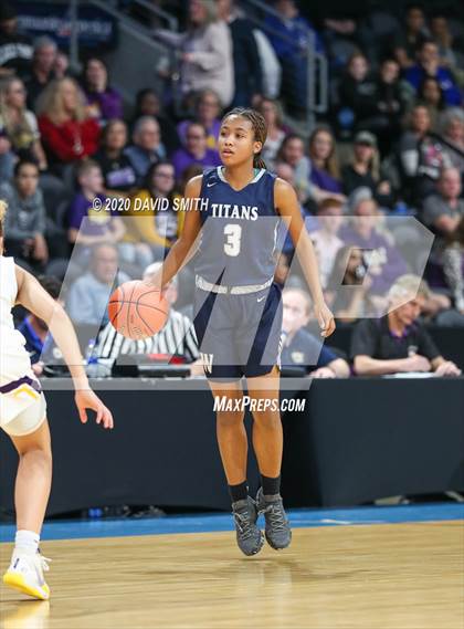 Thumbnail 1 in Lee's Summit West vs. Blue Springs (MSHSAA Class 5 Sectional) photogallery.