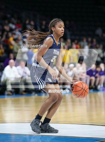 Thumbnail 3 in Lee's Summit West vs. Blue Springs (MSHSAA Class 5 Sectional) photogallery.