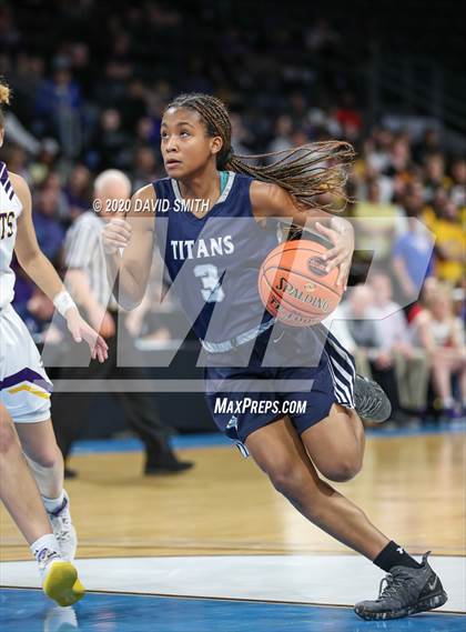Thumbnail 3 in Lee's Summit West vs. Blue Springs (MSHSAA Class 5 Sectional) photogallery.