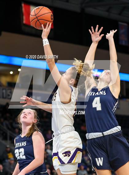Thumbnail 2 in Lee's Summit West vs. Blue Springs (MSHSAA Class 5 Sectional) photogallery.