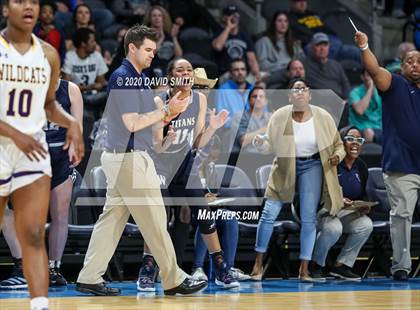 Thumbnail 2 in Lee's Summit West vs. Blue Springs (MSHSAA Class 5 Sectional) photogallery.
