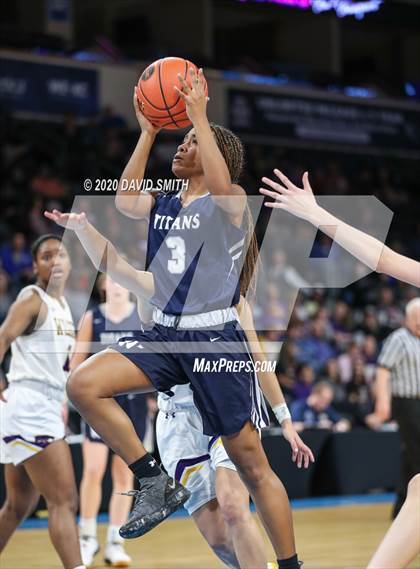 Thumbnail 3 in Lee's Summit West vs. Blue Springs (MSHSAA Class 5 Sectional) photogallery.