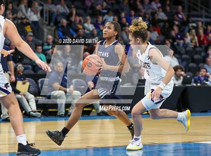 Thumbnail 2 in Lee's Summit West vs. Blue Springs (MSHSAA Class 5 Sectional) photogallery.